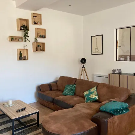 Le Quai De St Pierre